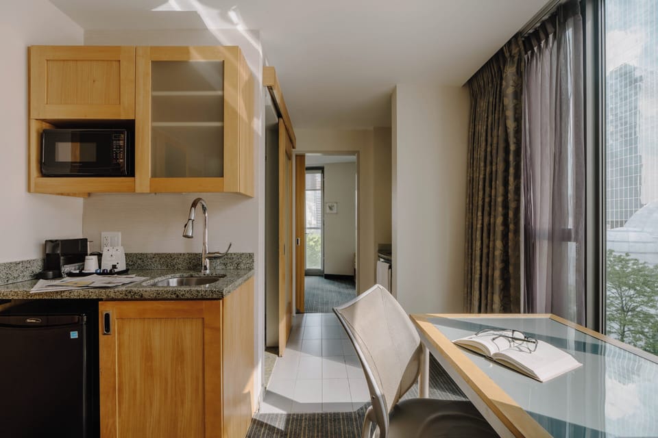 1 bedroom, premium bedding, in-room safe, desk
