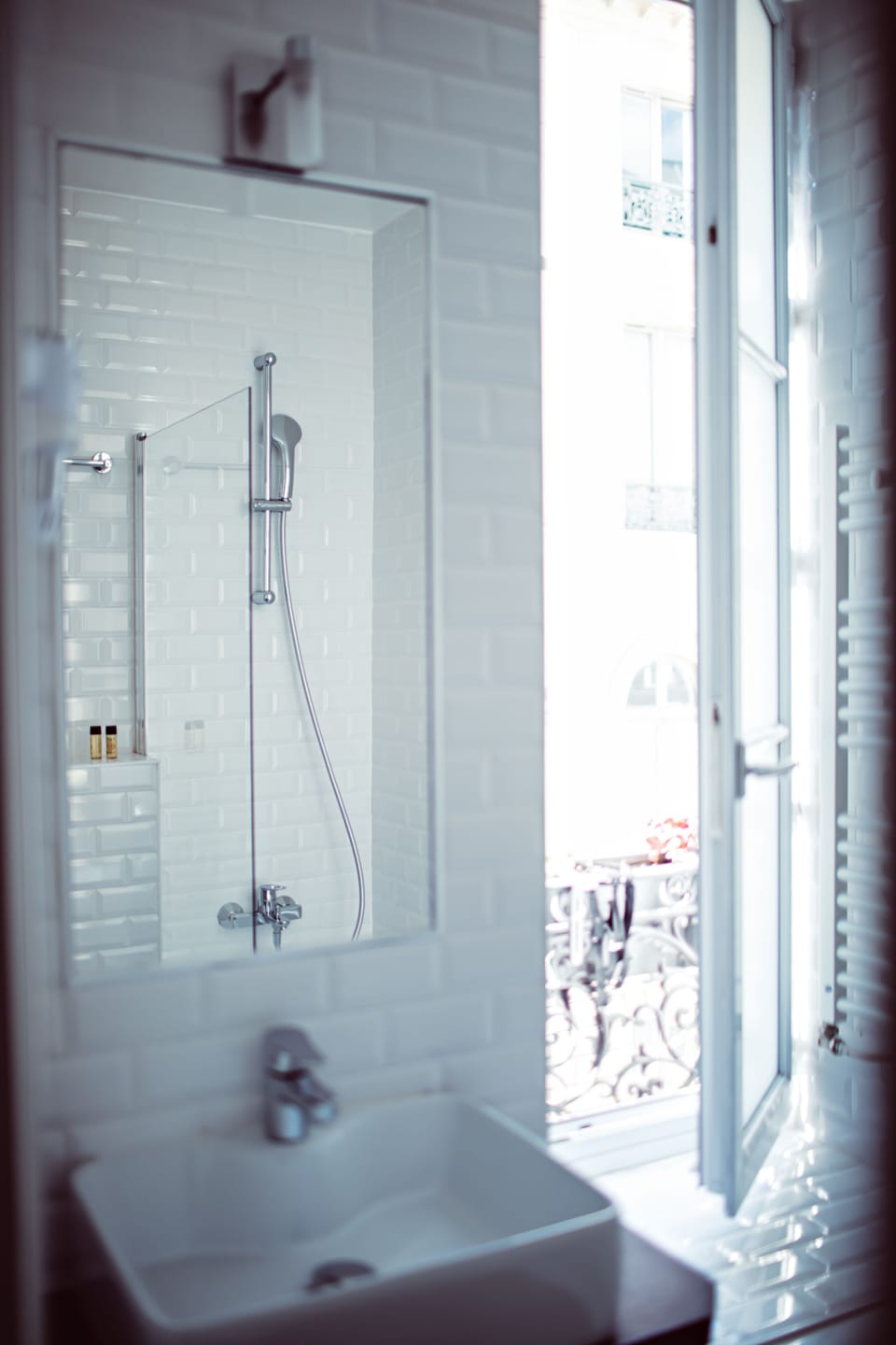 Bathtub, free toiletries, hair dryer, towels