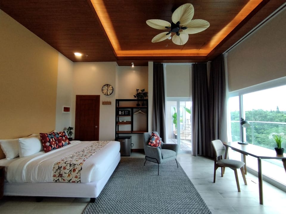 Lodge Suite | Premium bedding, pillowtop beds, minibar, in-room safe