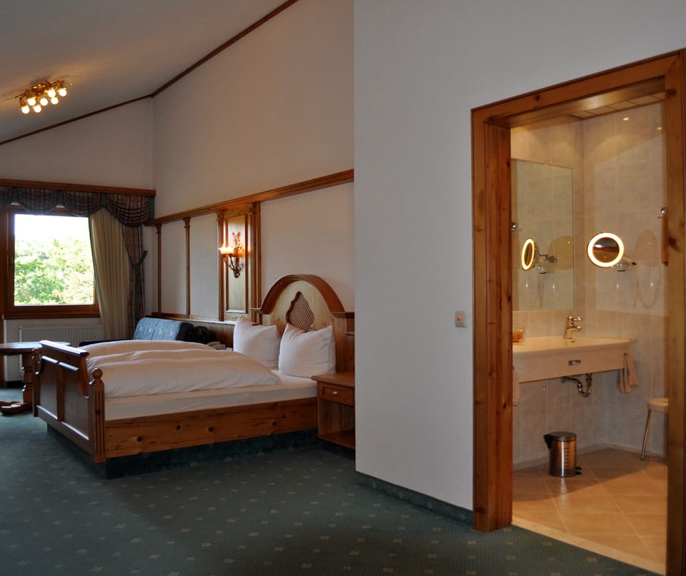 Superior Double Room | Minibar, in-room safe, desk, laptop workspace