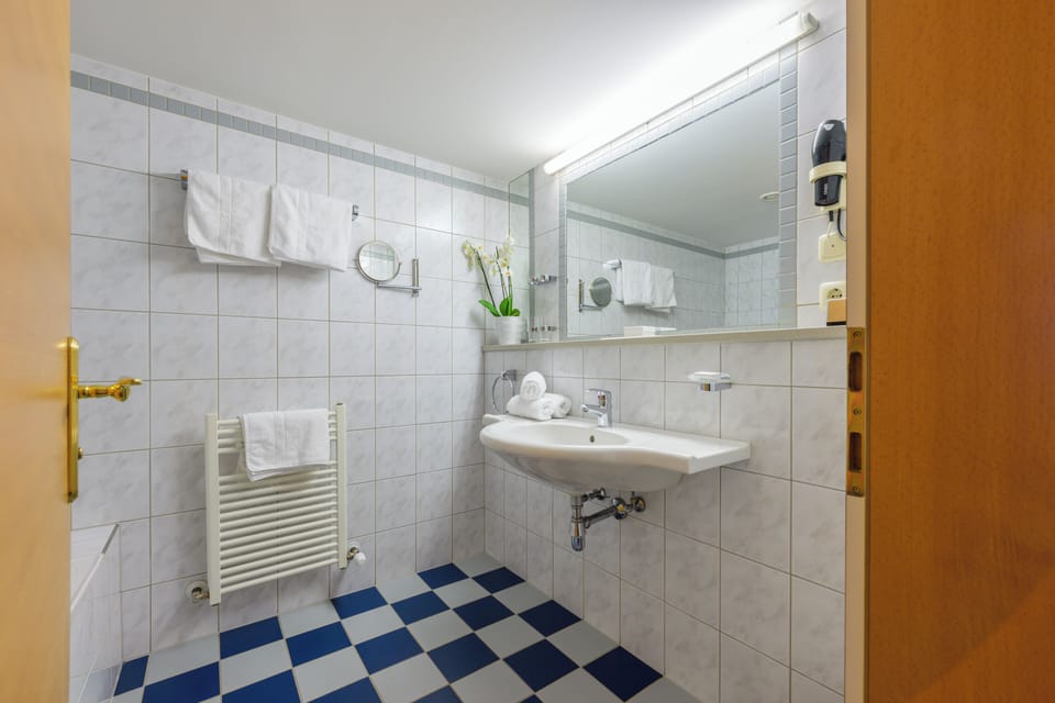 Family Room, Balcony | Bathroom | Hair dryer, bathrobes, towels, soap