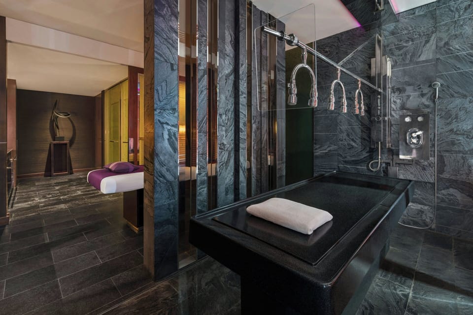 Couples treatment rooms, sauna, steam room, body treatments