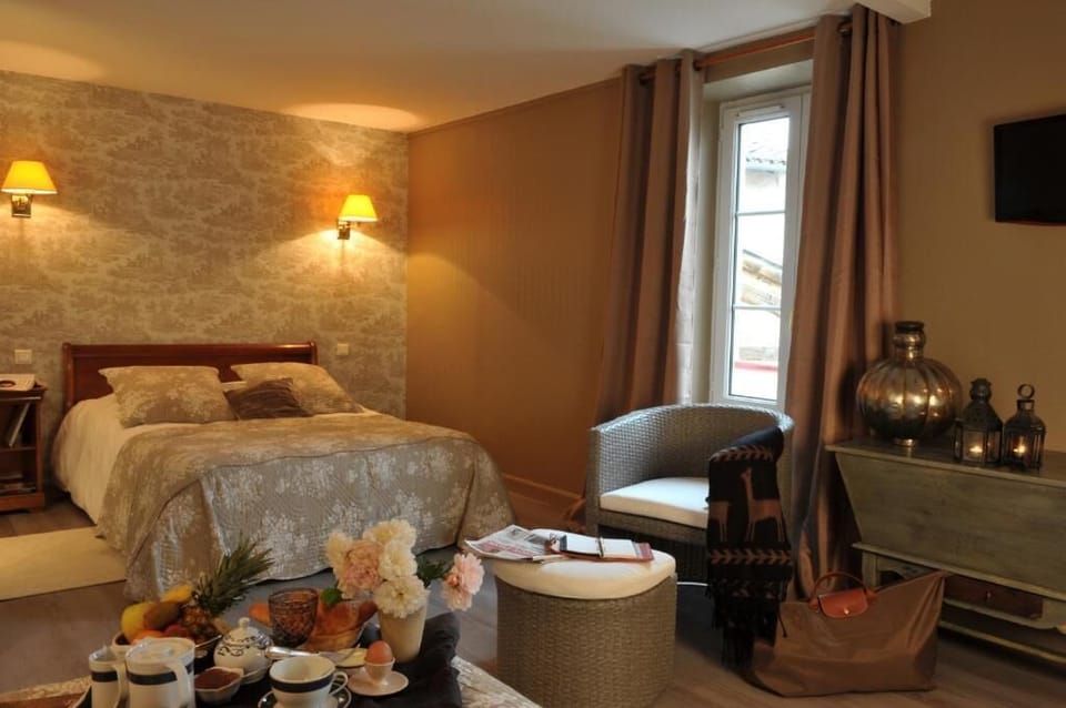 Premium bedding, in-room safe, desk, laptop workspace