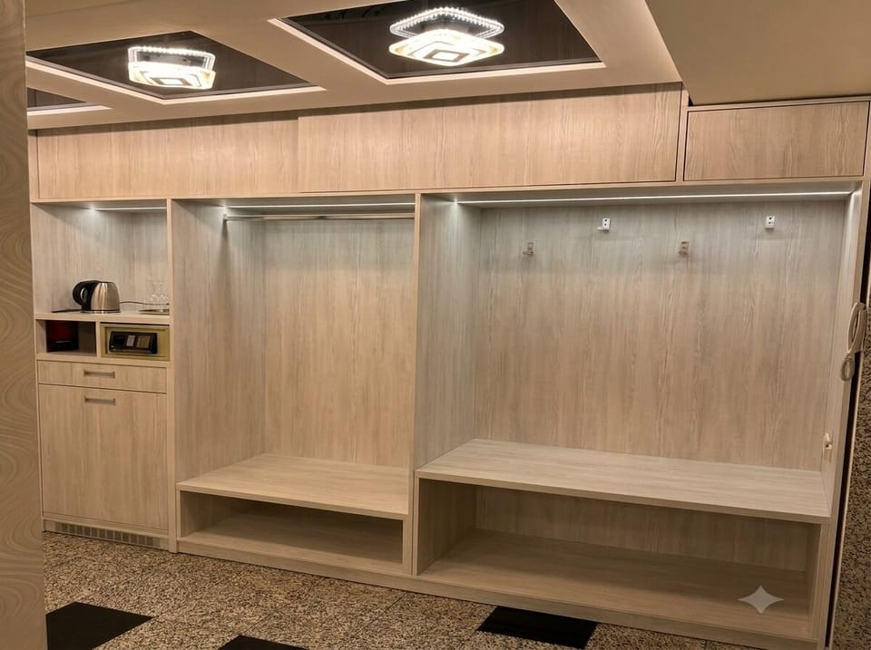 Deluxe Double Room | Wardrobe