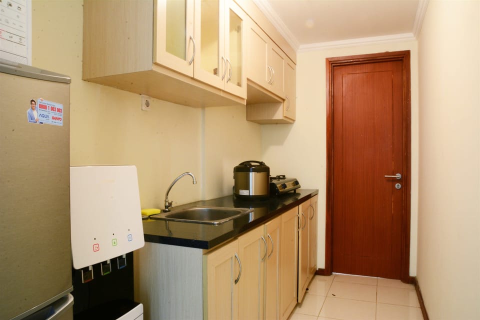 Room | Private kitchenette | Fridge, stovetop, cookware/dishes/utensils