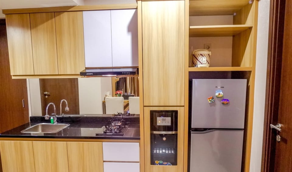 Room | Private kitchenette | Fridge, stovetop, cookware/dishes/utensils