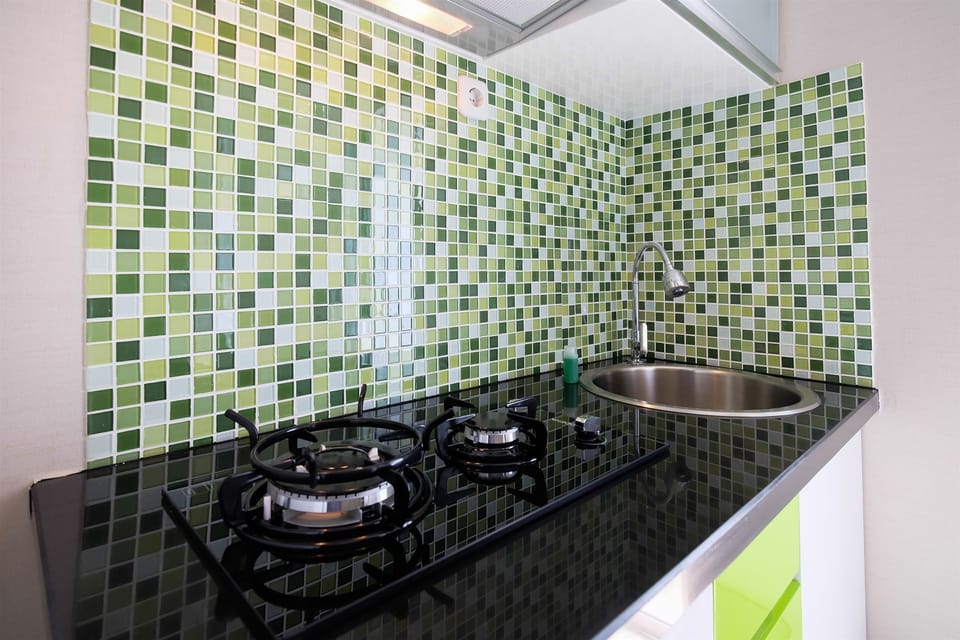 Room | Private kitchenette | Fridge, stovetop, cookware/dishes/utensils