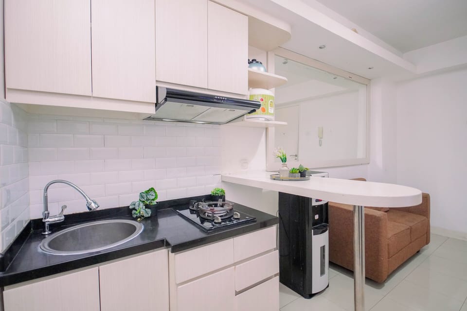 Room | Private kitchen | Fridge, stovetop, cookware/dishes/utensils