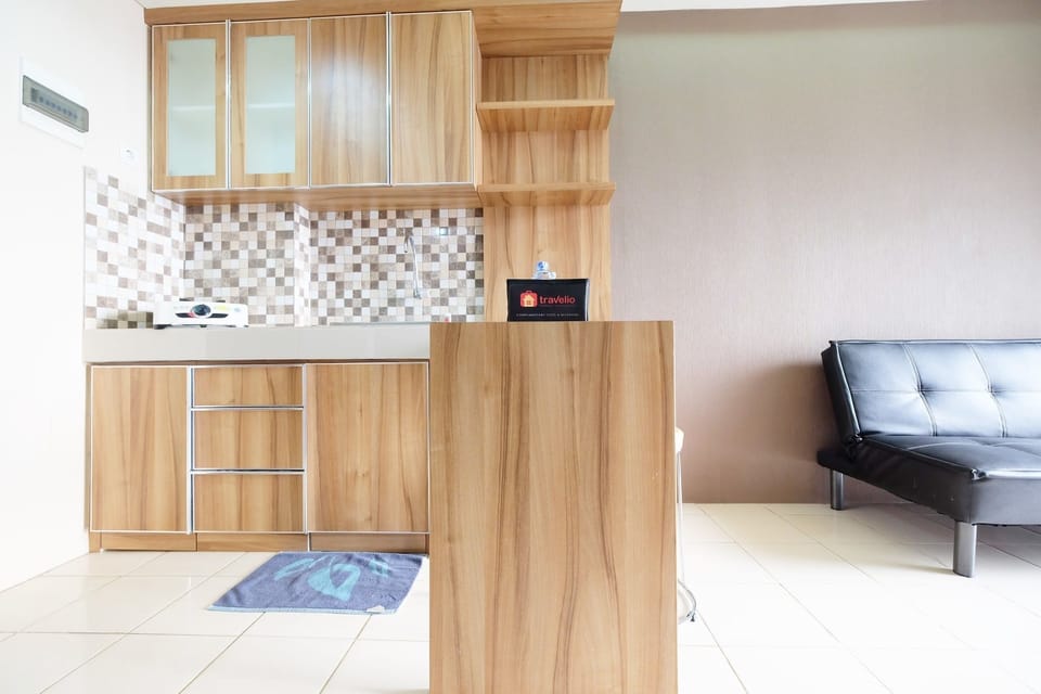 Room | Private kitchenette | Fridge, stovetop, electric kettle, cookware/dishes/utensils