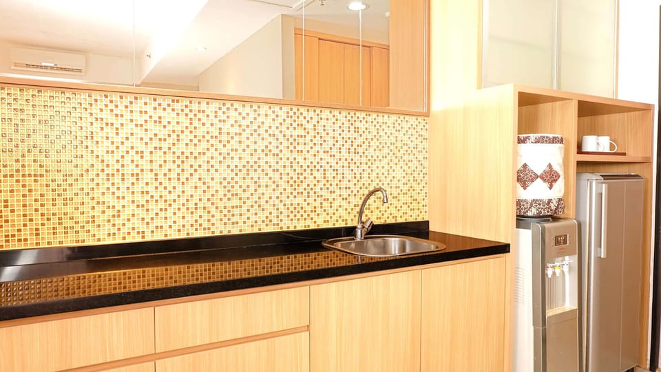 Coffee/tea maker, fridge, eco-friendly cleaning products