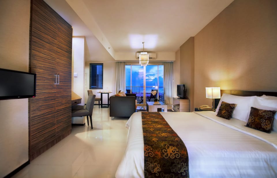 In-room safe, desk, blackout drapes, soundproofing