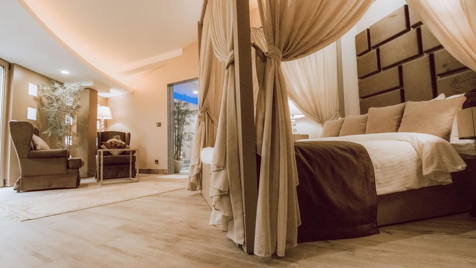 Egyptian cotton sheets, premium bedding, down comforters, minibar