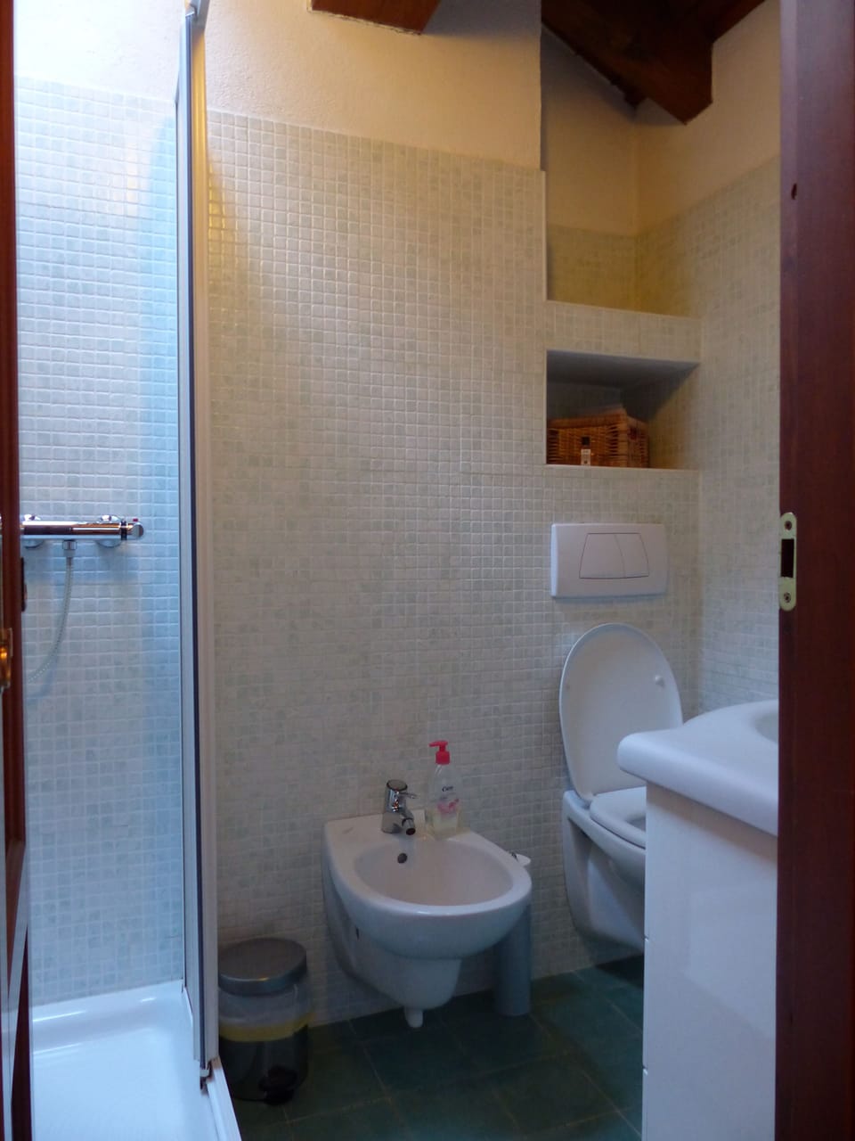 Free toiletries, hair dryer, bidet, towels
