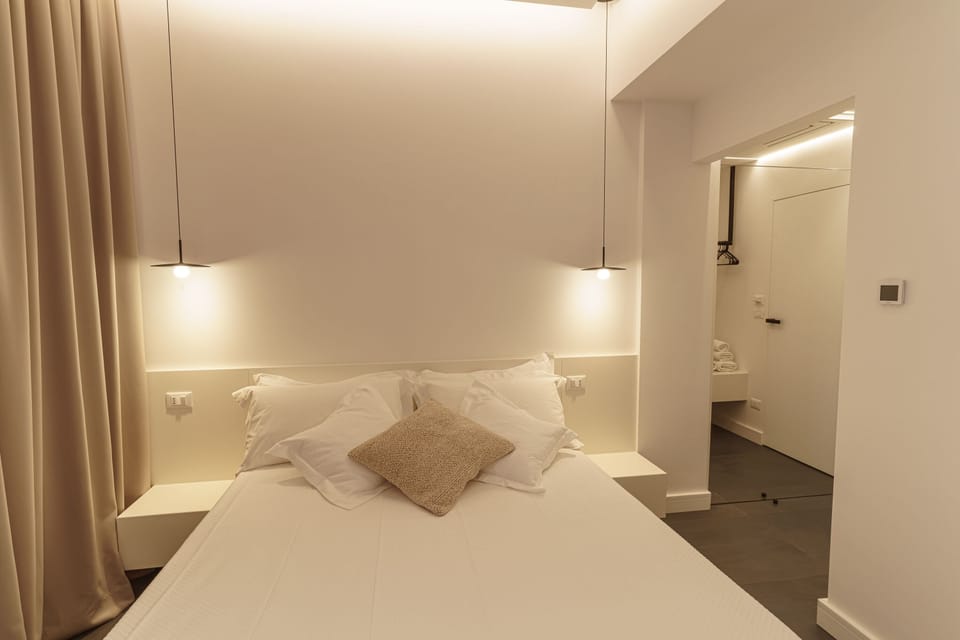 Deluxe Double Room, 1 Queen Bed, Balcony | Minibar, desk, soundproofing, free WiFi