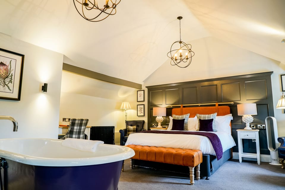 Junior Suite | Premium bedding, pillowtop beds, free minibar items, desk
