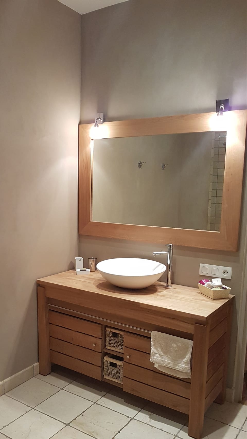 Comfort Townhome | Bathroom sink