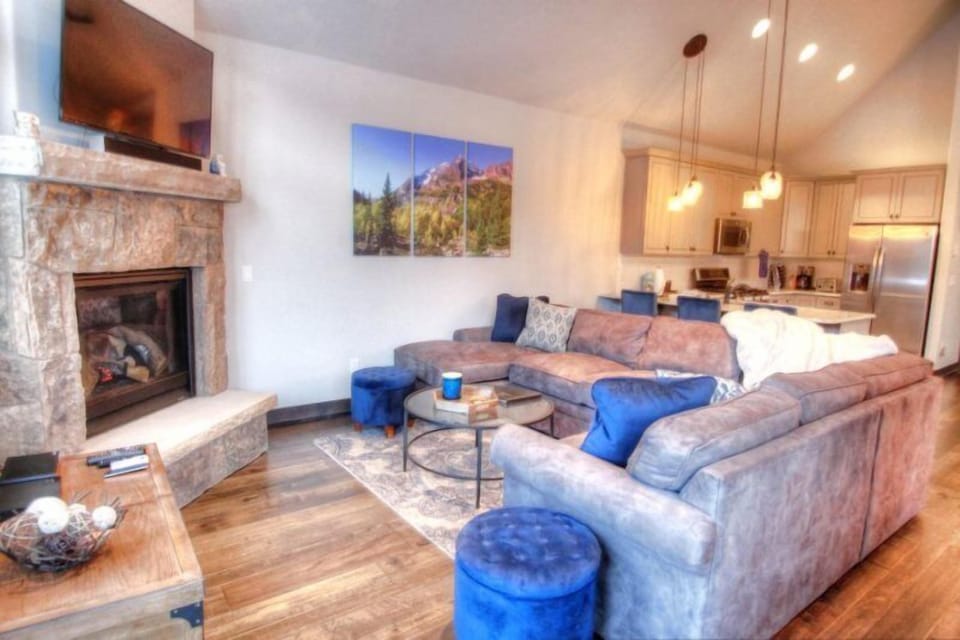 House (78_Alders) | Living room | Flat-screen TV