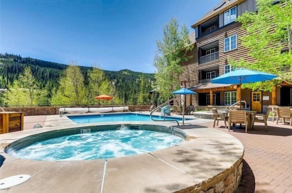 Condo (100-River-Run) | Exterior