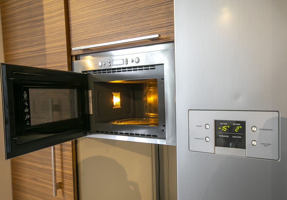 Design Loft | Private kitchen | Full-size fridge, microwave, oven, stovetop