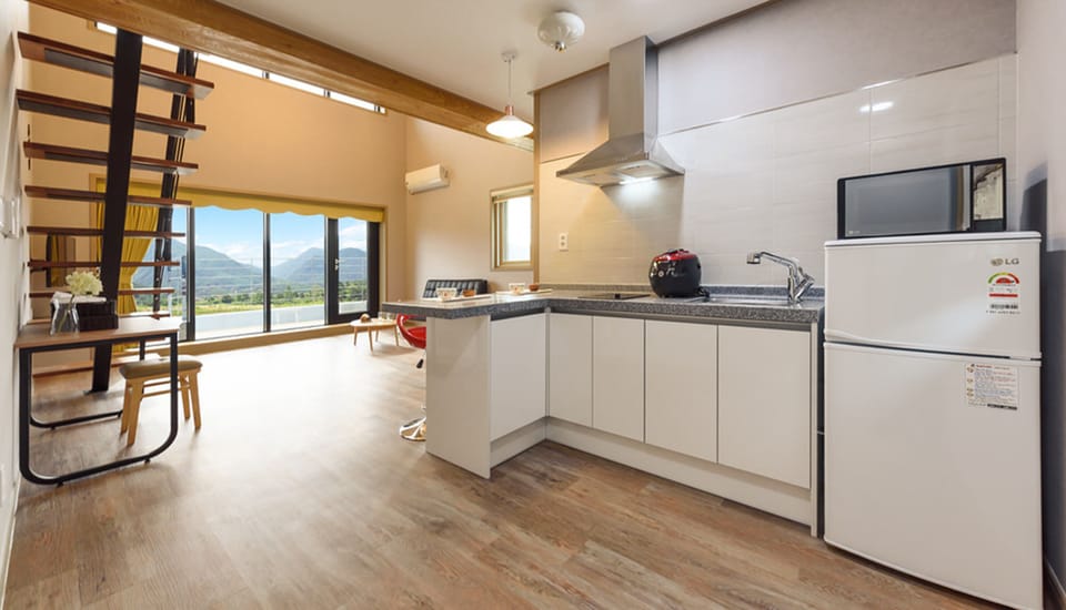 Duplex (#301) | Private kitchenette | Fridge, microwave, stovetop, electric kettle