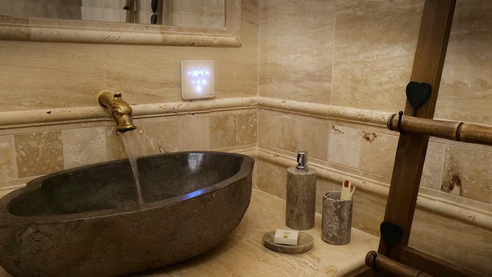 Bathroom sink