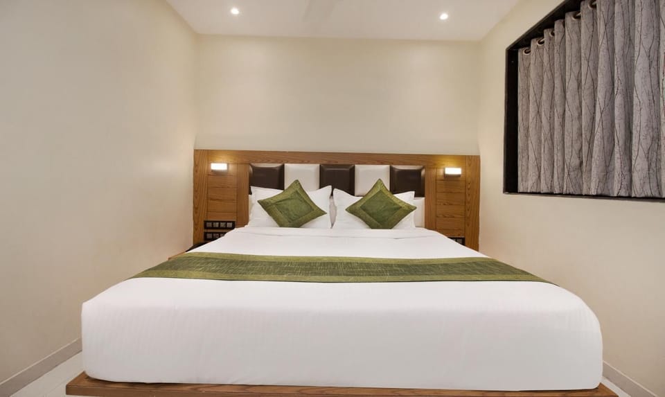 Standard Room | Desk, blackout drapes, free WiFi, bed sheets