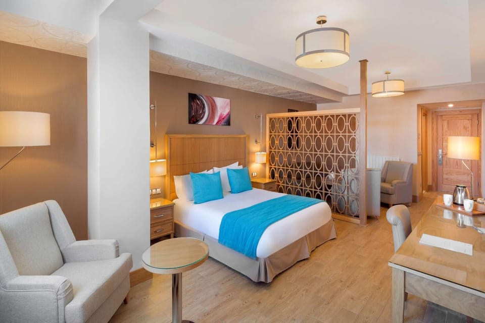 Premium bedding, minibar (free items), in-room safe, desk