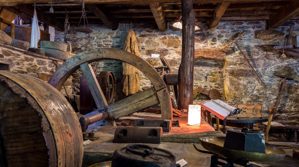 Breakfast, lunch and dinner served