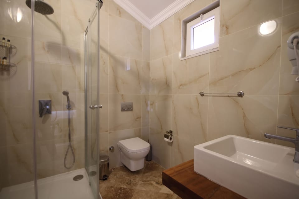 River View Suite | Bathroom | Combined shower/tub, hair dryer, bathrobes, bidet