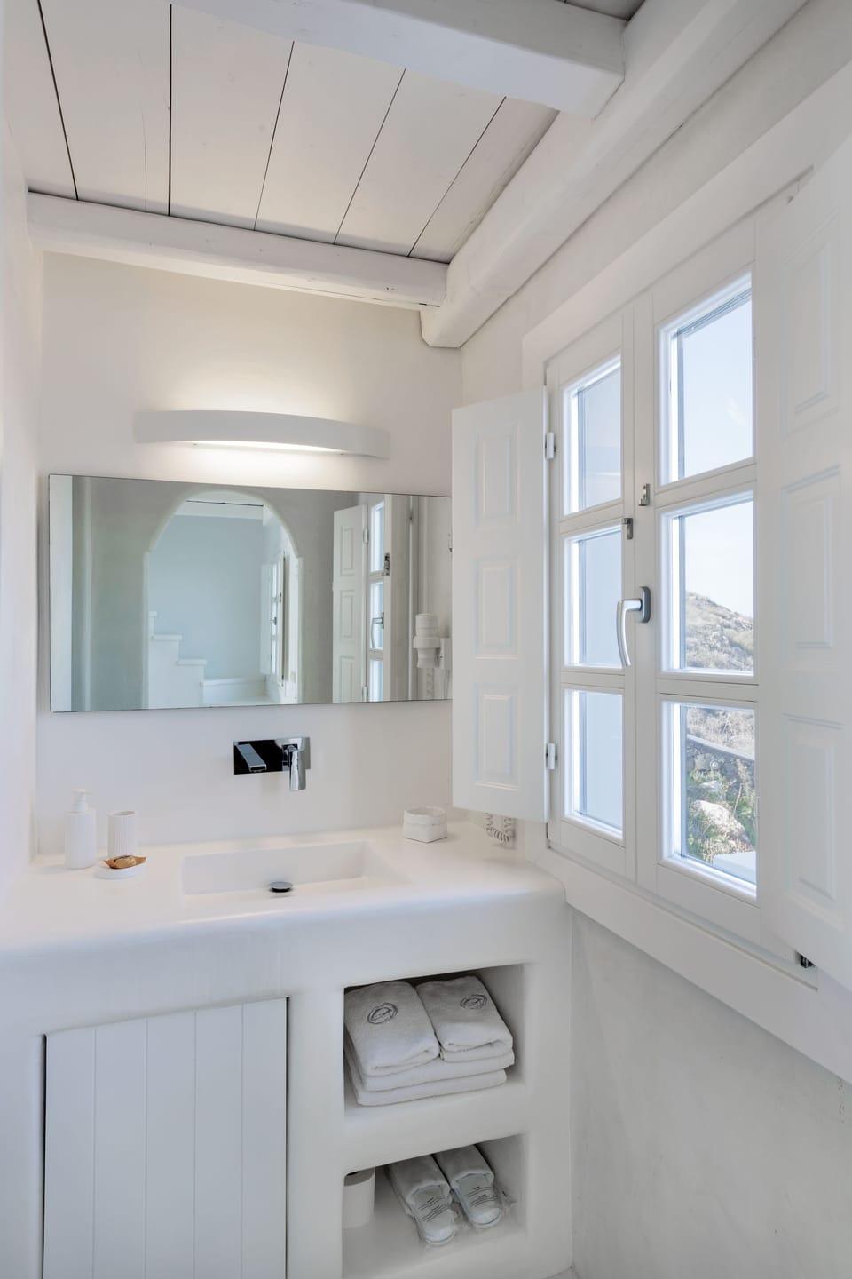Villa (Feggeri) | Bathroom | Shower, free toiletries, hair dryer, bathrobes
