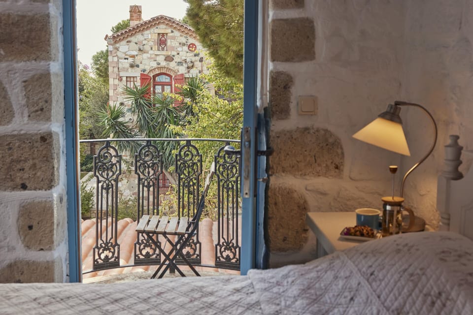 Standard Double Room | In-room safe, iron/ironing board, free cribs/infant beds, rollaway beds