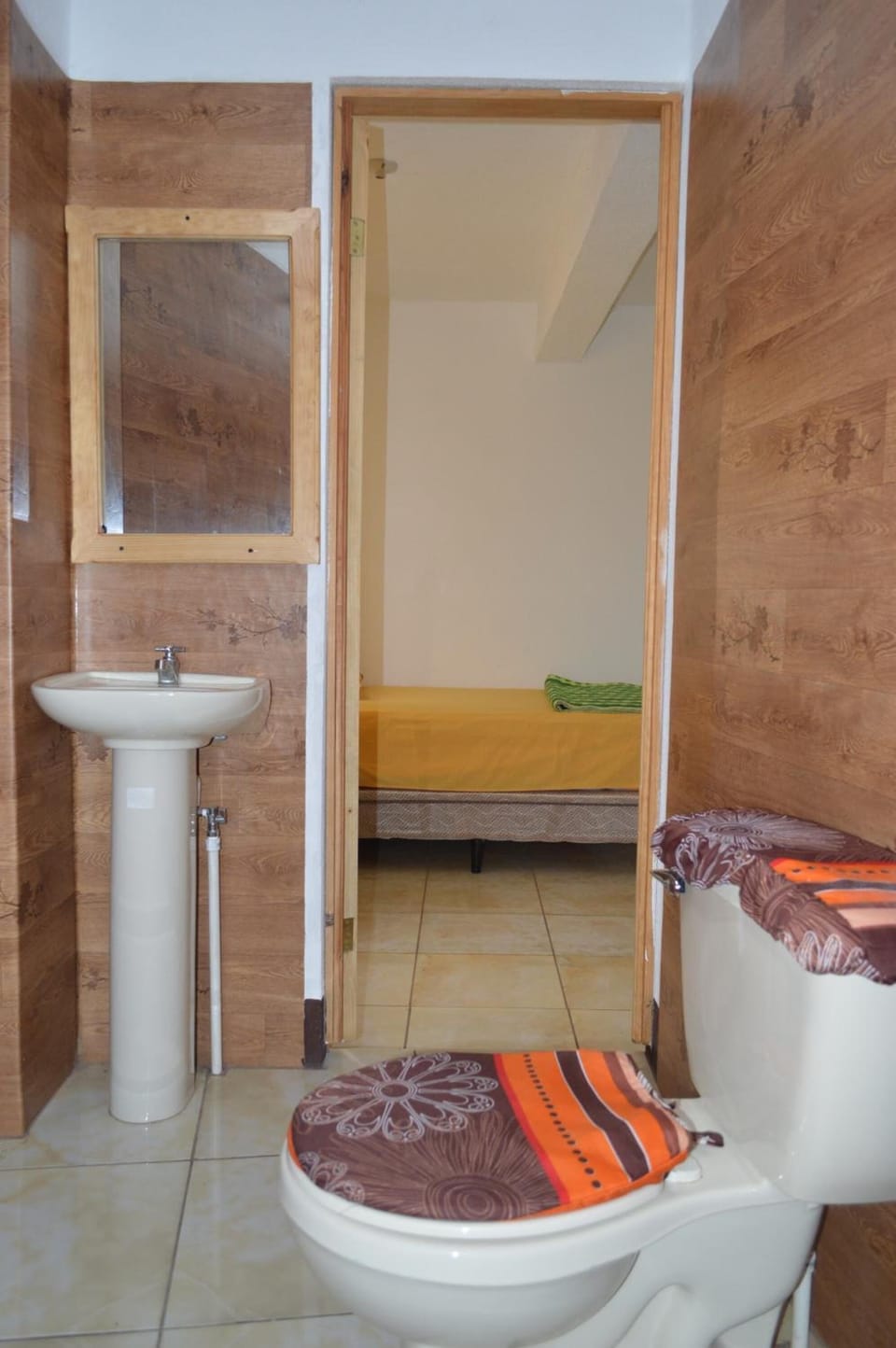 Shower, rainfall showerhead, free toiletries, hair dryer (on request)