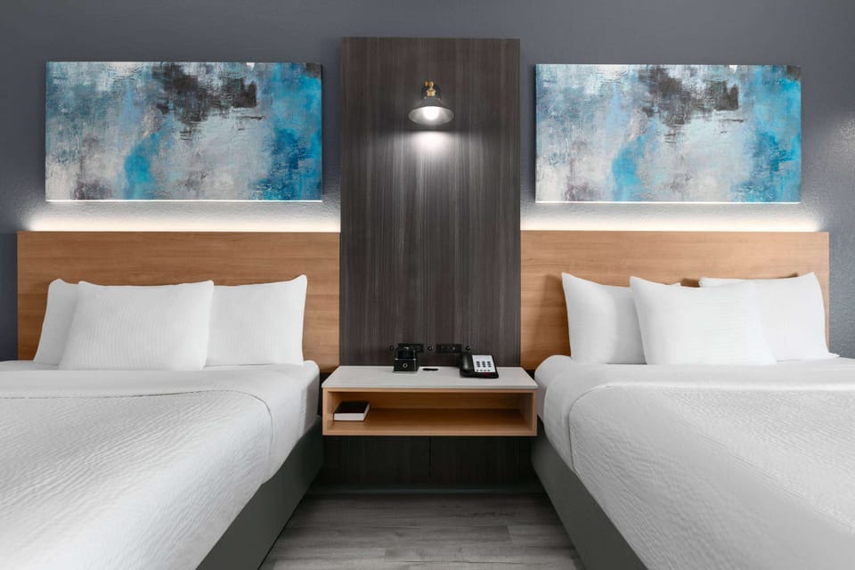 Egyptian cotton sheets, premium bedding, down comforters, pillowtop beds