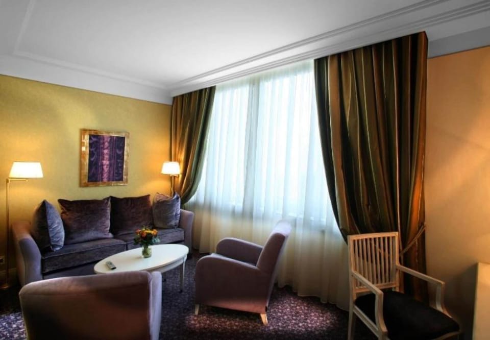 Family Junior Suite | Premium bedding, down comforters, minibar, in-room safe