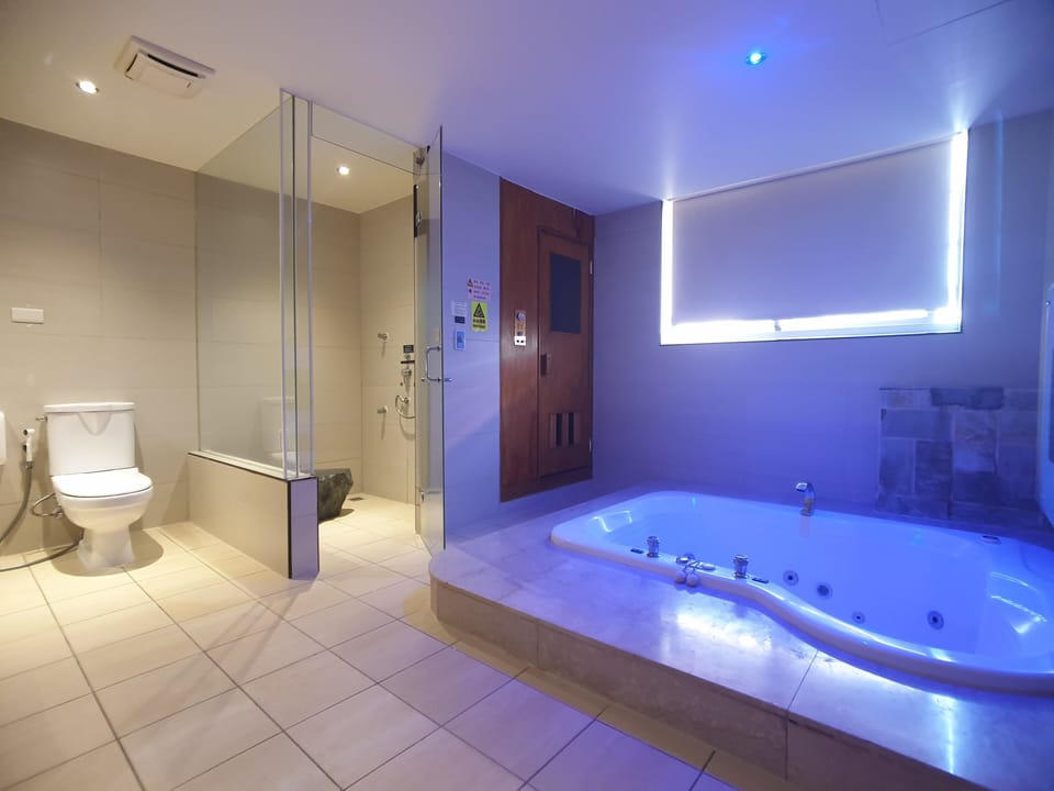Deluxe Double Room, 1 King Bed | Bathroom | Separate tub and shower, deep soaking tub, rainfall showerhead