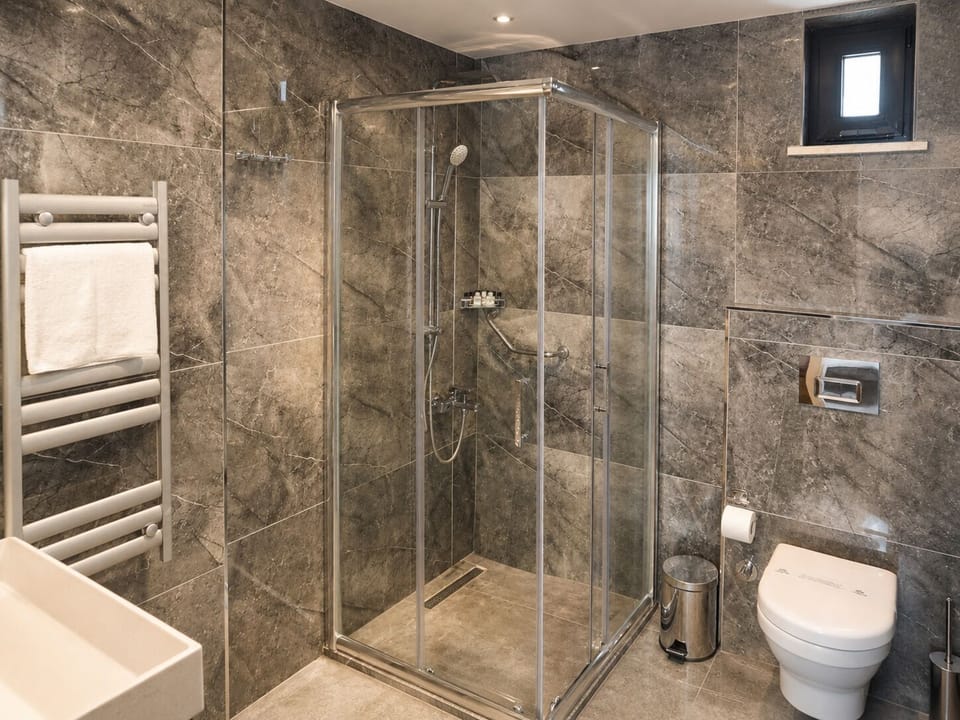 Shower, rainfall showerhead, eco-friendly toiletries, hair dryer