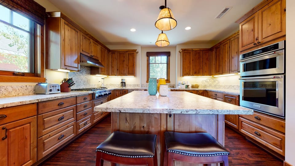Condo, 5 Bedrooms | Private kitchen | Fridge, oven, coffee/tea maker, toaster
