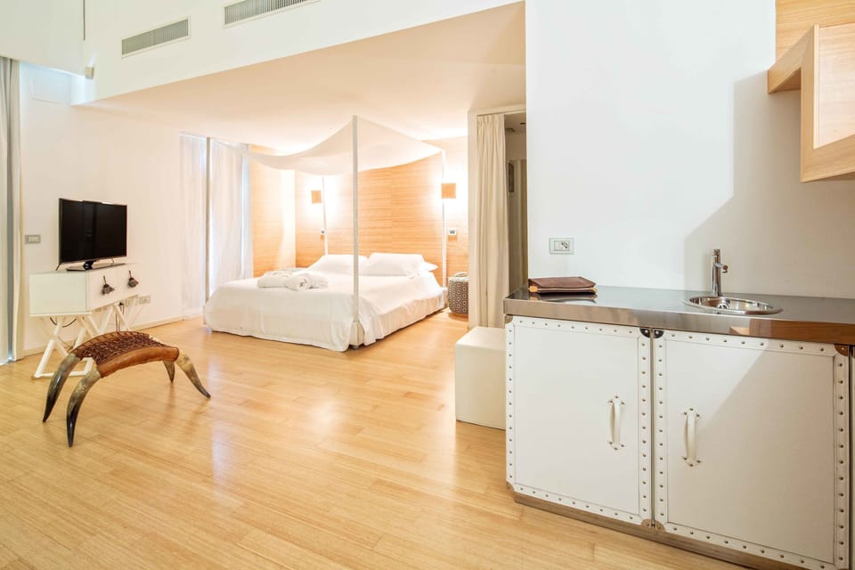 Suite | Minibar, in-room safe, desk, soundproofing