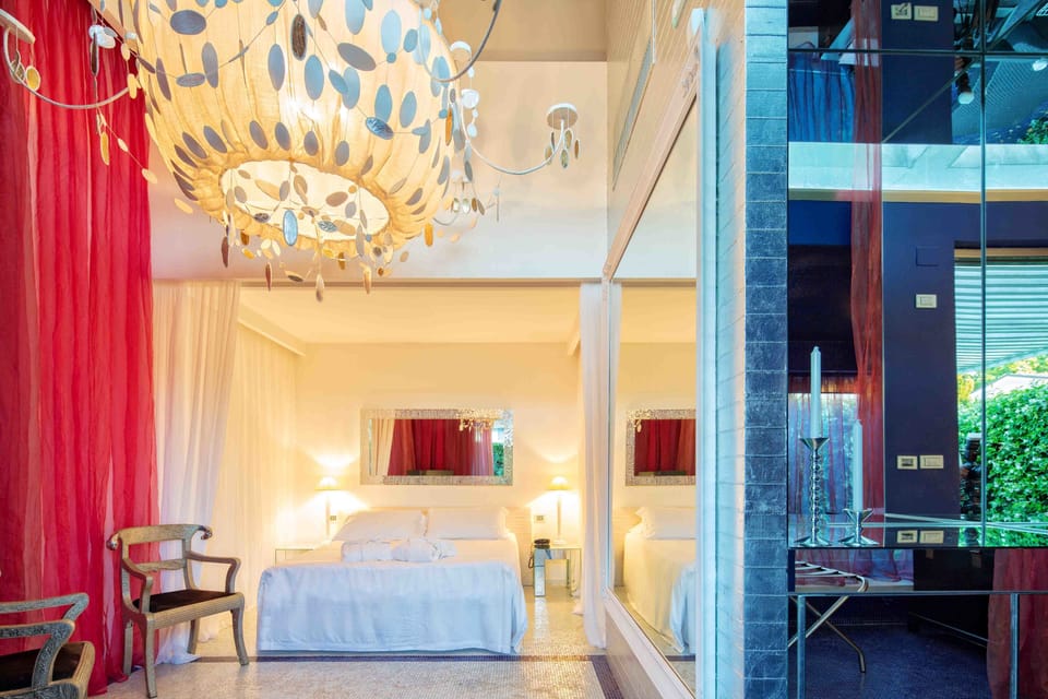 Double Room Single Use | Minibar, in-room safe, desk, soundproofing