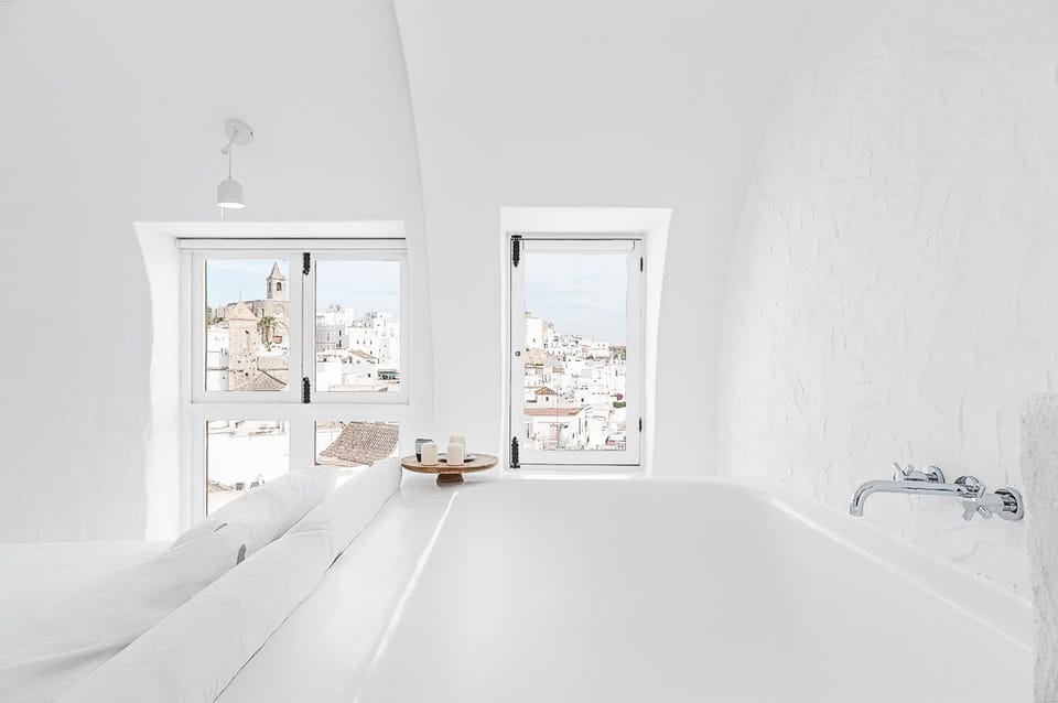 Deluxe Suite (10) | Bathroom | Free toiletries, towels