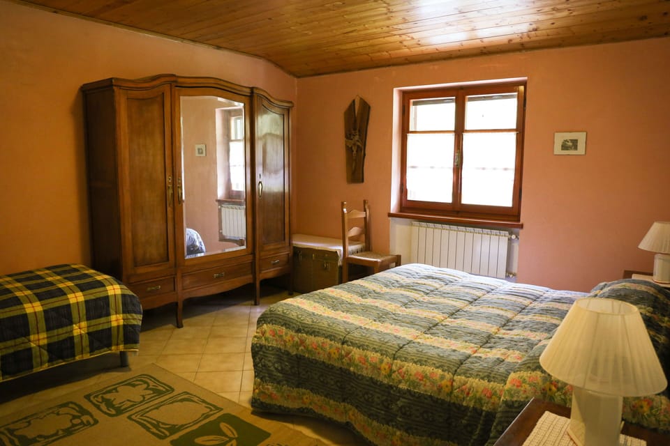 Triple Room | Cribs/infant beds, rollaway beds, free WiFi, bed sheets