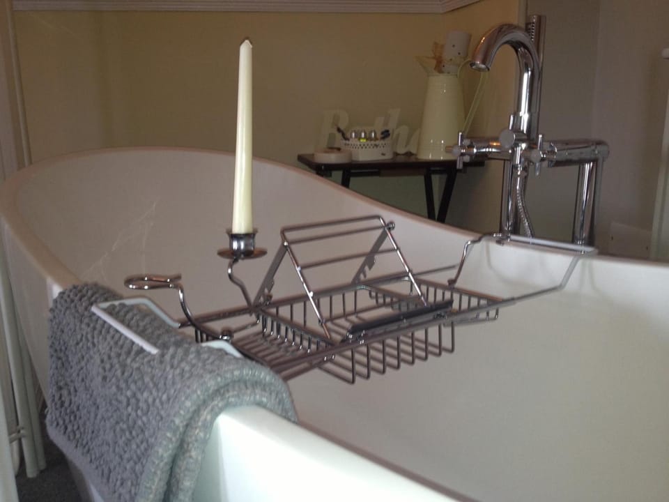 Richmond Suite | Bathroom | Bathtub, deep soaking tub, free toiletries, hair dryer