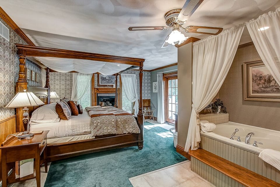 Romantic Suite, 1 King Bed with Sofa bed, Non Smoking | Premium bedding, individually decorated, individually furnished