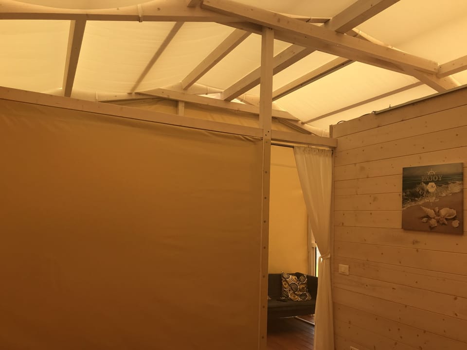 Tent, Kitchenette | WiFi (free)