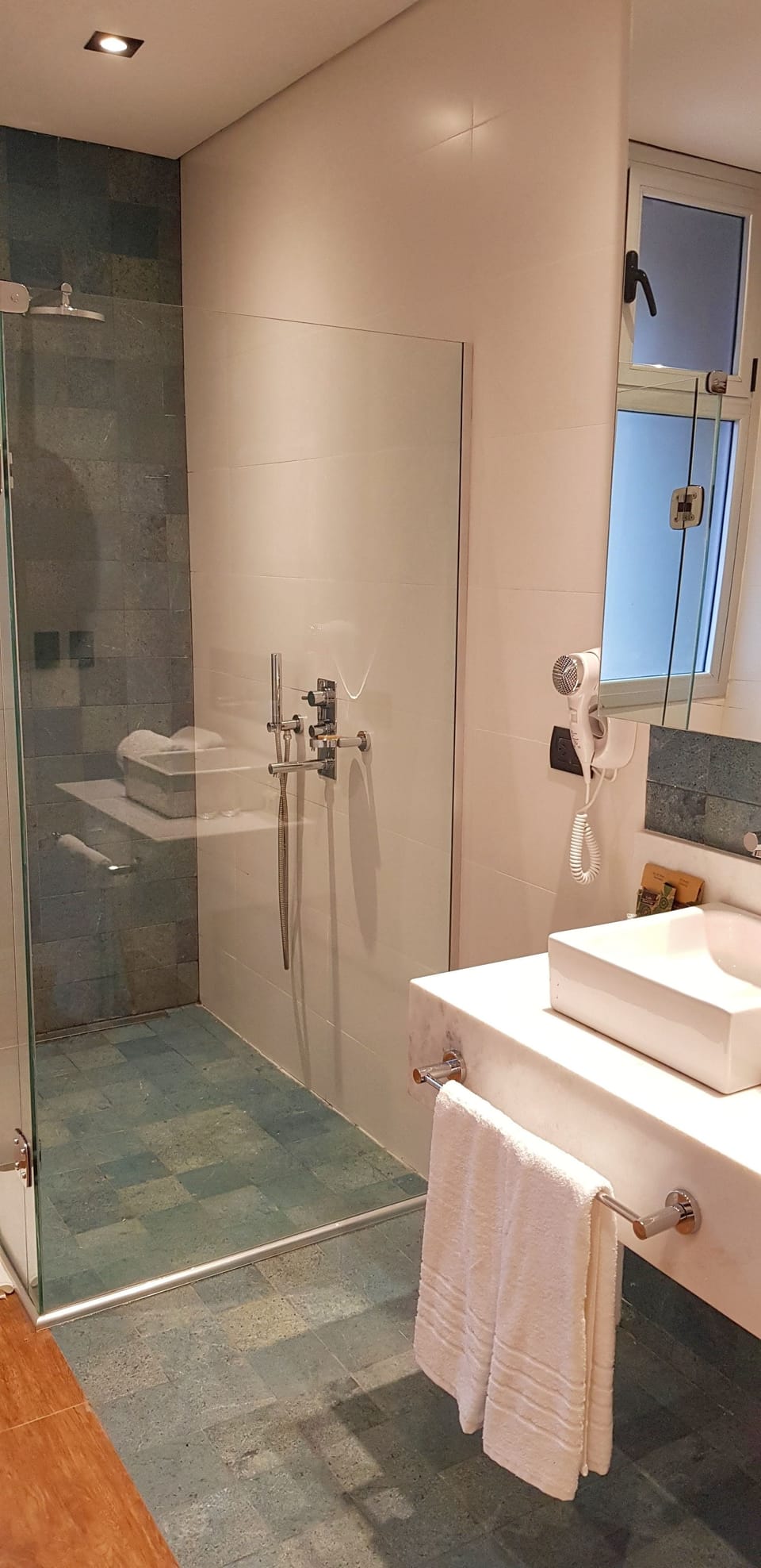 Deluxe Double Room | Bathroom | Shower, hair dryer, bathrobes, bidet