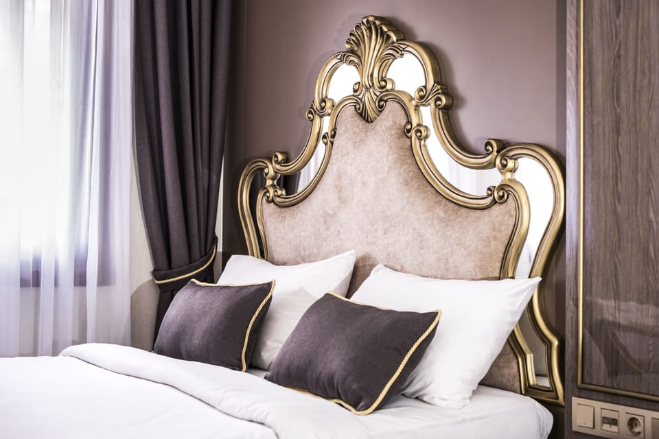 Standard Double or Twin Room | Living room | 17-inch LCD TV with satellite channels, TV, heated floors