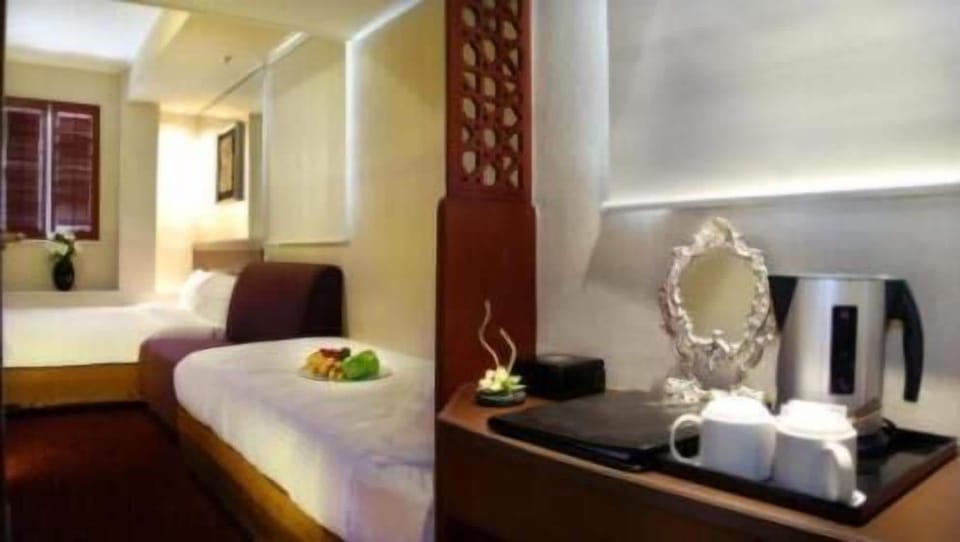 Pillowtop beds, in-room safe, desk, iron/ironing board (on request)