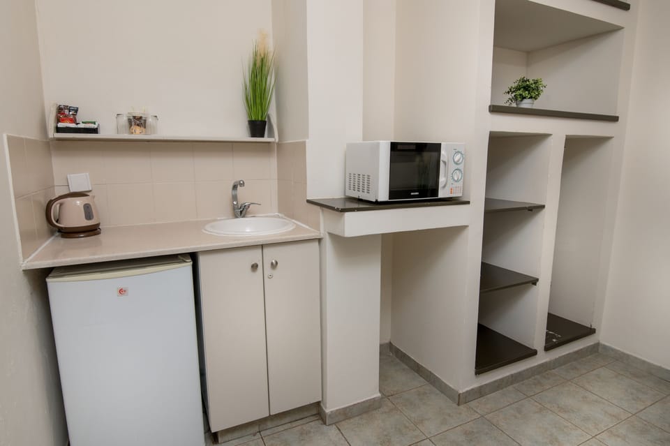 Classic Room, Ground Floor | Private kitchenette | Fridge, microwave, coffee/tea maker, electric kettle