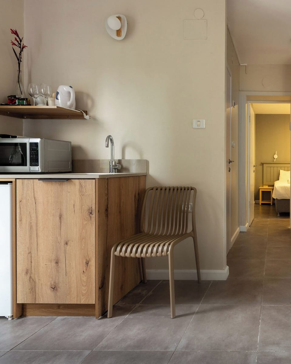 Fridge, microwave, coffee/tea maker, electric kettle