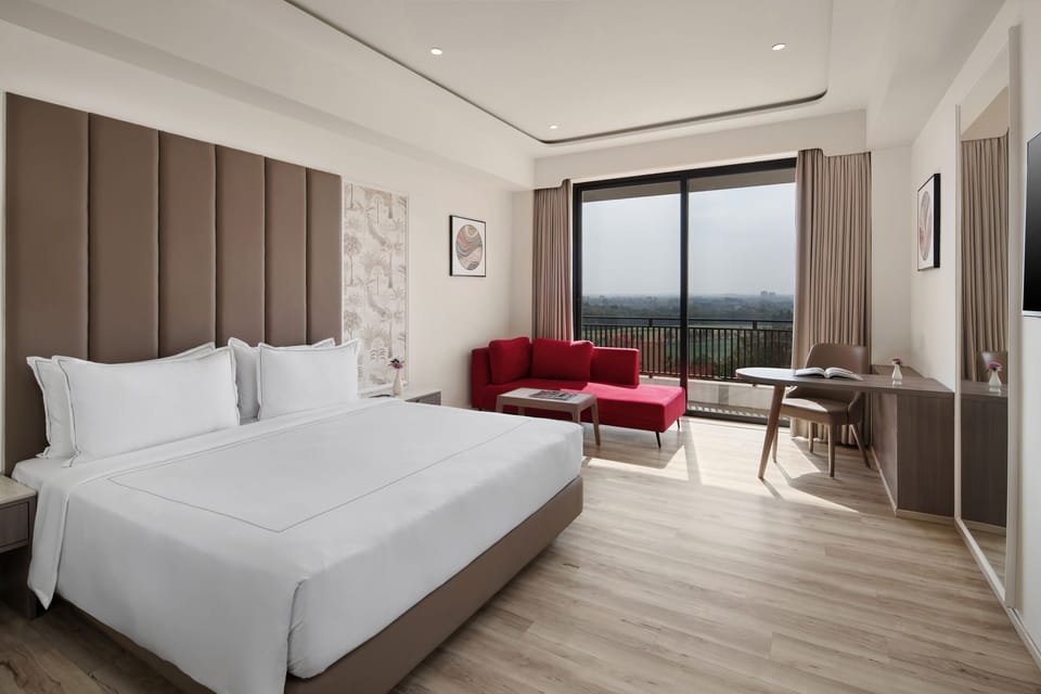 Premium bedding, in-room safe, individually decorated